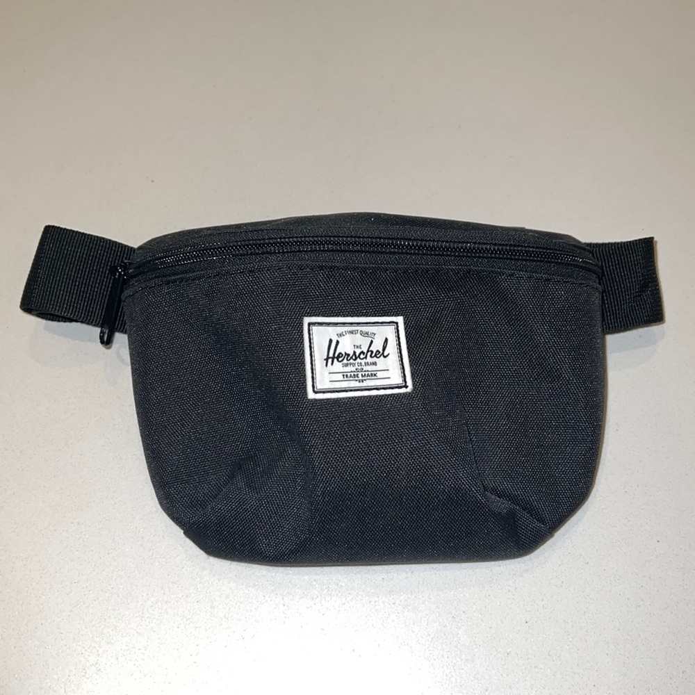 Herschel Fourteen Adjustable Fanny Pack Crossbody Belt Bag Black UNISEX
